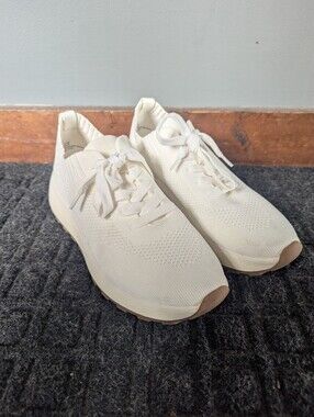 LIKE NEW Nordstrom Rack White Sneakers 6.5